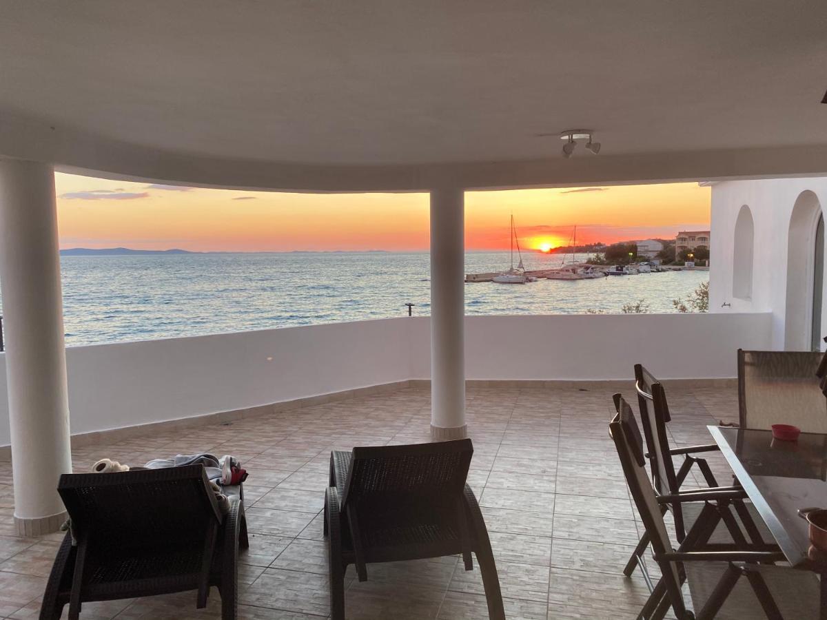 Villa Magia Sul Mare เพทรอซาเน ภายนอก รูปภาพ