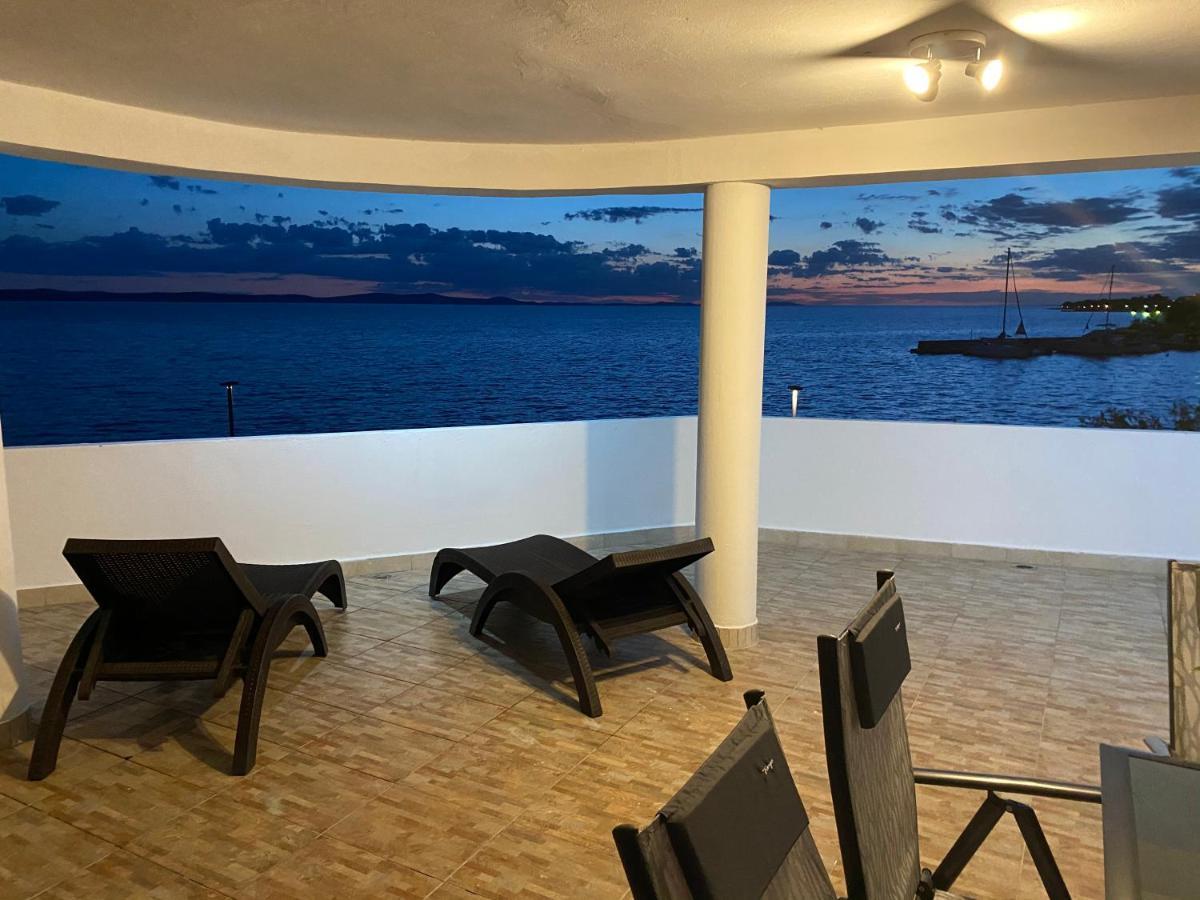 Villa Magia Sul Mare เพทรอซาเน ภายนอก รูปภาพ