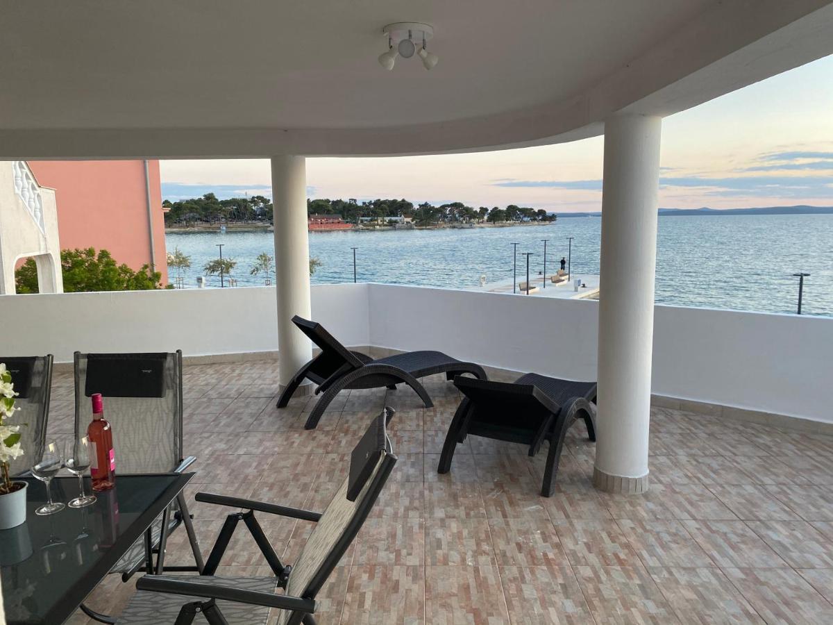 Villa Magia Sul Mare เพทรอซาเน ภายนอก รูปภาพ