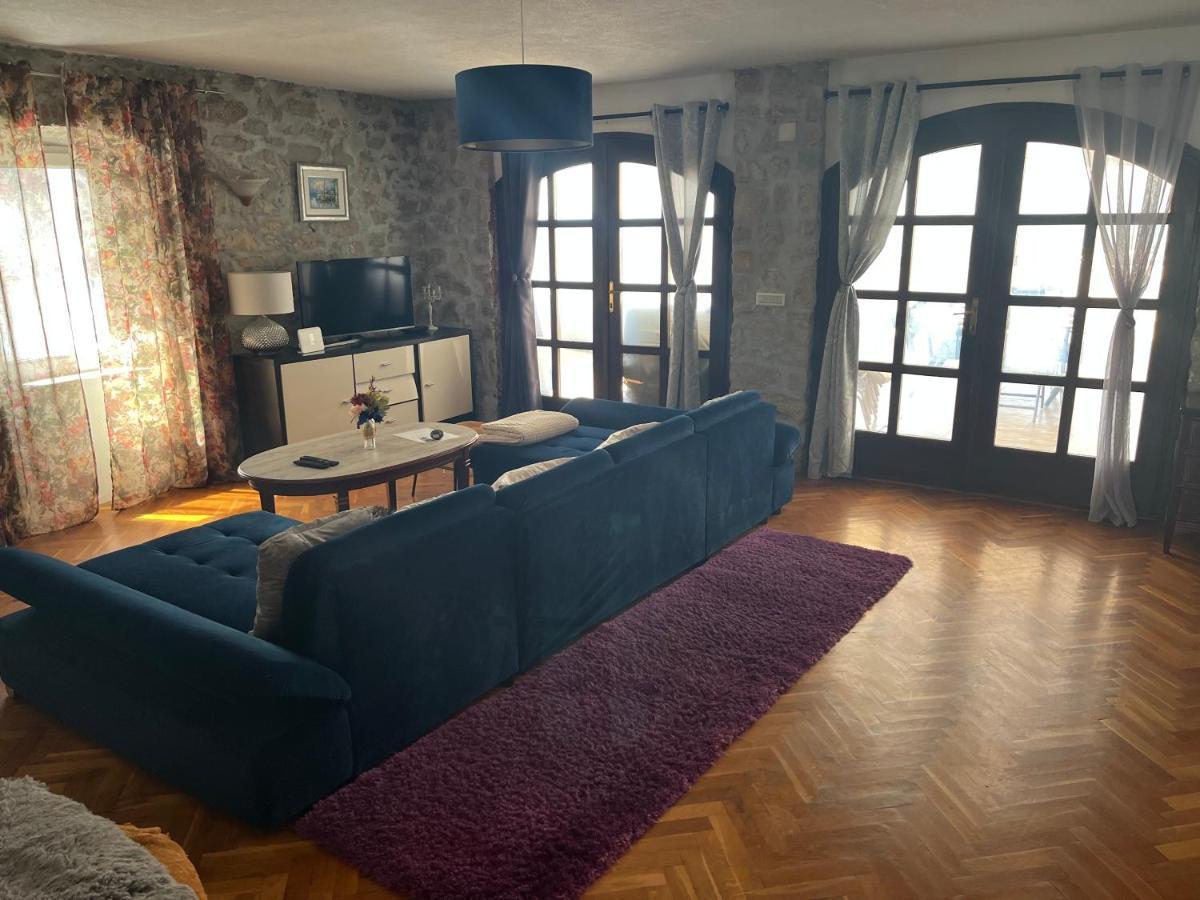 Villa Magia Sul Mare เพทรอซาเน ภายนอก รูปภาพ