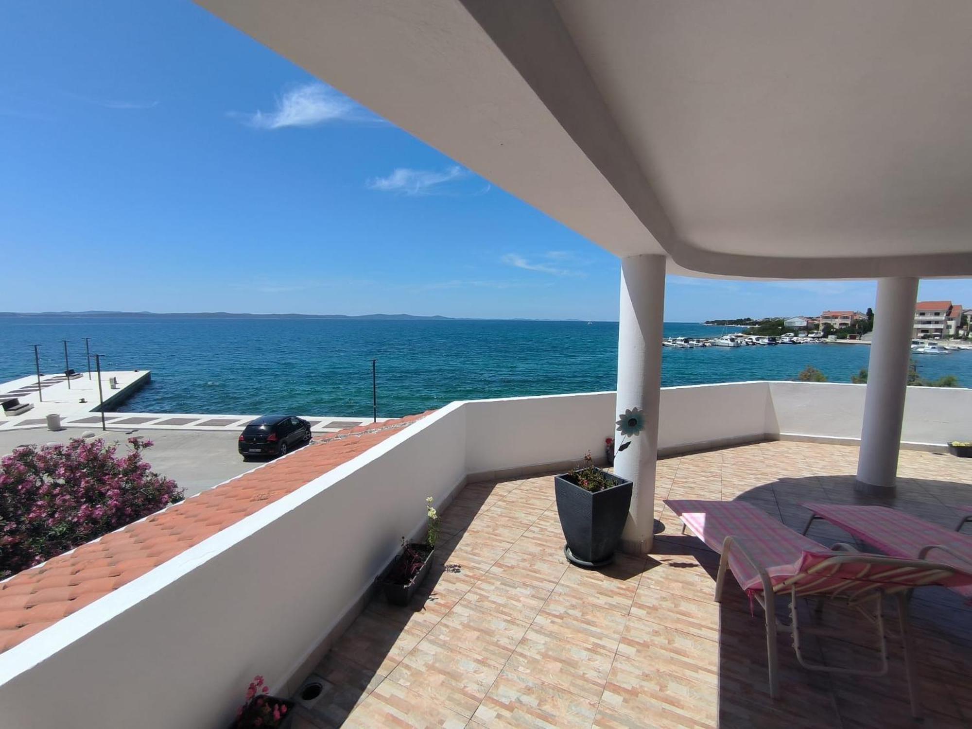 Villa Magia Sul Mare เพทรอซาเน ภายนอก รูปภาพ
